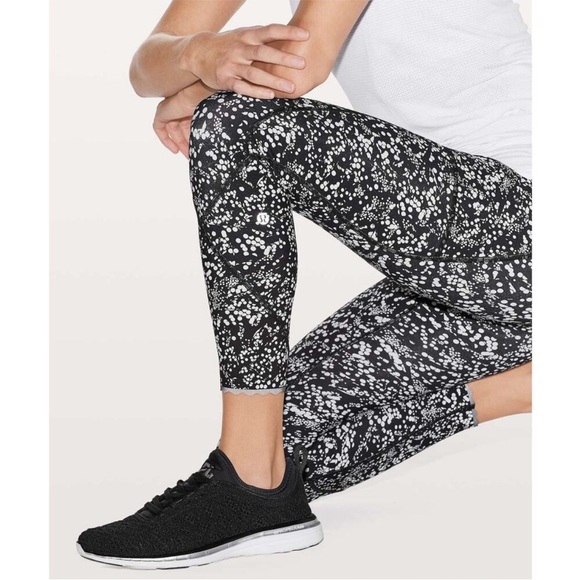 Lululemon Tight Stuff Tight II *25" Chirasu Black White Leggings - Picture 13 of 14